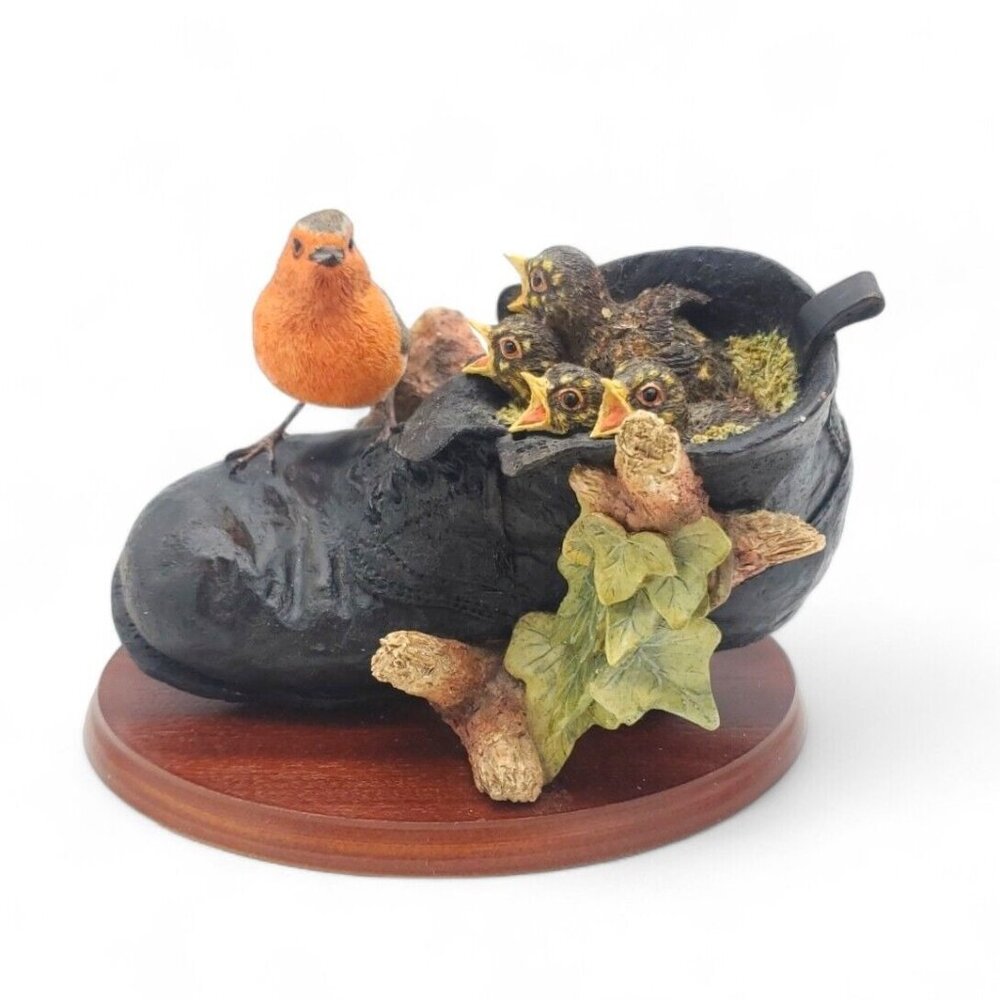 Border Fine‎ Arts Robin & Chicks In Boot Ray Ayres Sculpture RB-45 Scotland VTG